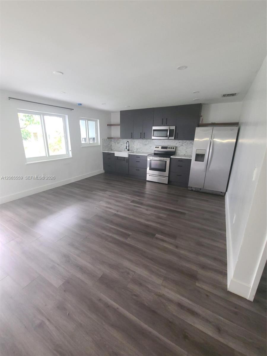   /  3200 sq. ft. $ 2026-08-04 0 foto