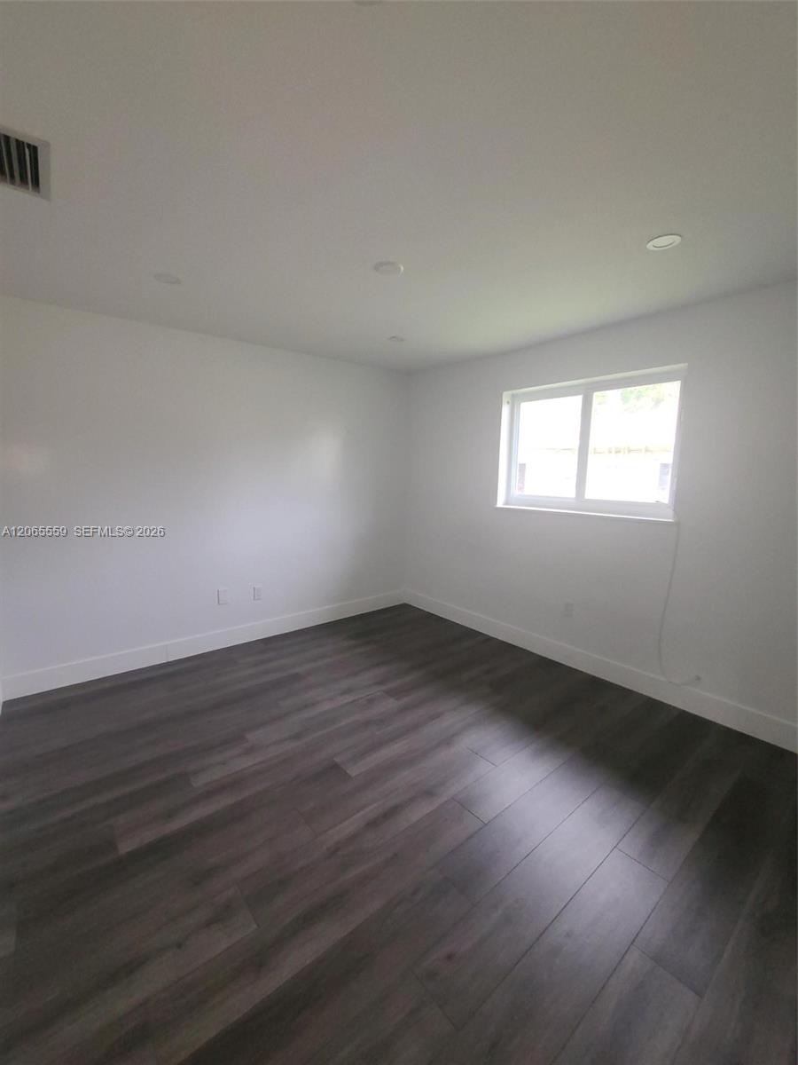  /  3200 sq. ft. $ 2026-08-04 0 foto