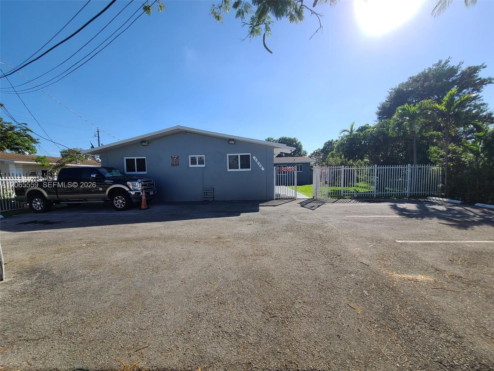   /  3200 sq. ft. $ 2026-08-04 0 foto