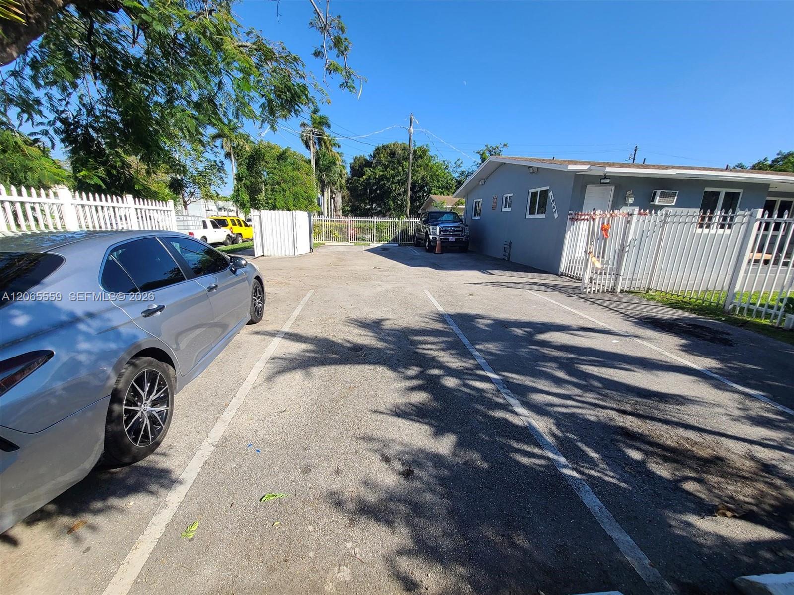   /  3200 sq. ft. $ 2026-08-04 0 foto