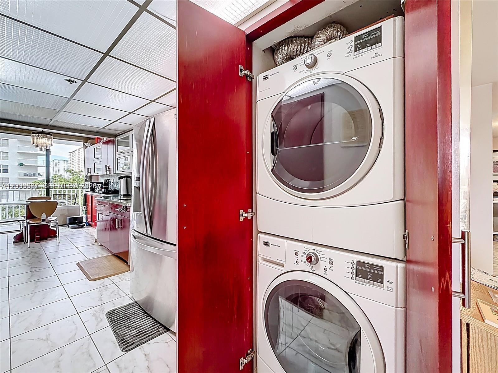 Ver detalles 409 3 / 3 2267 sq. ft. $ 2026-08-04 0 foto