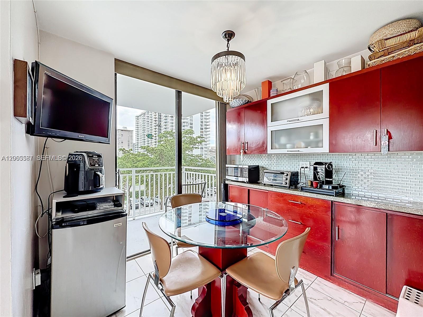 Ver detalles 409 3 / 3 2267 sq. ft. $ 2026-08-04 0 foto