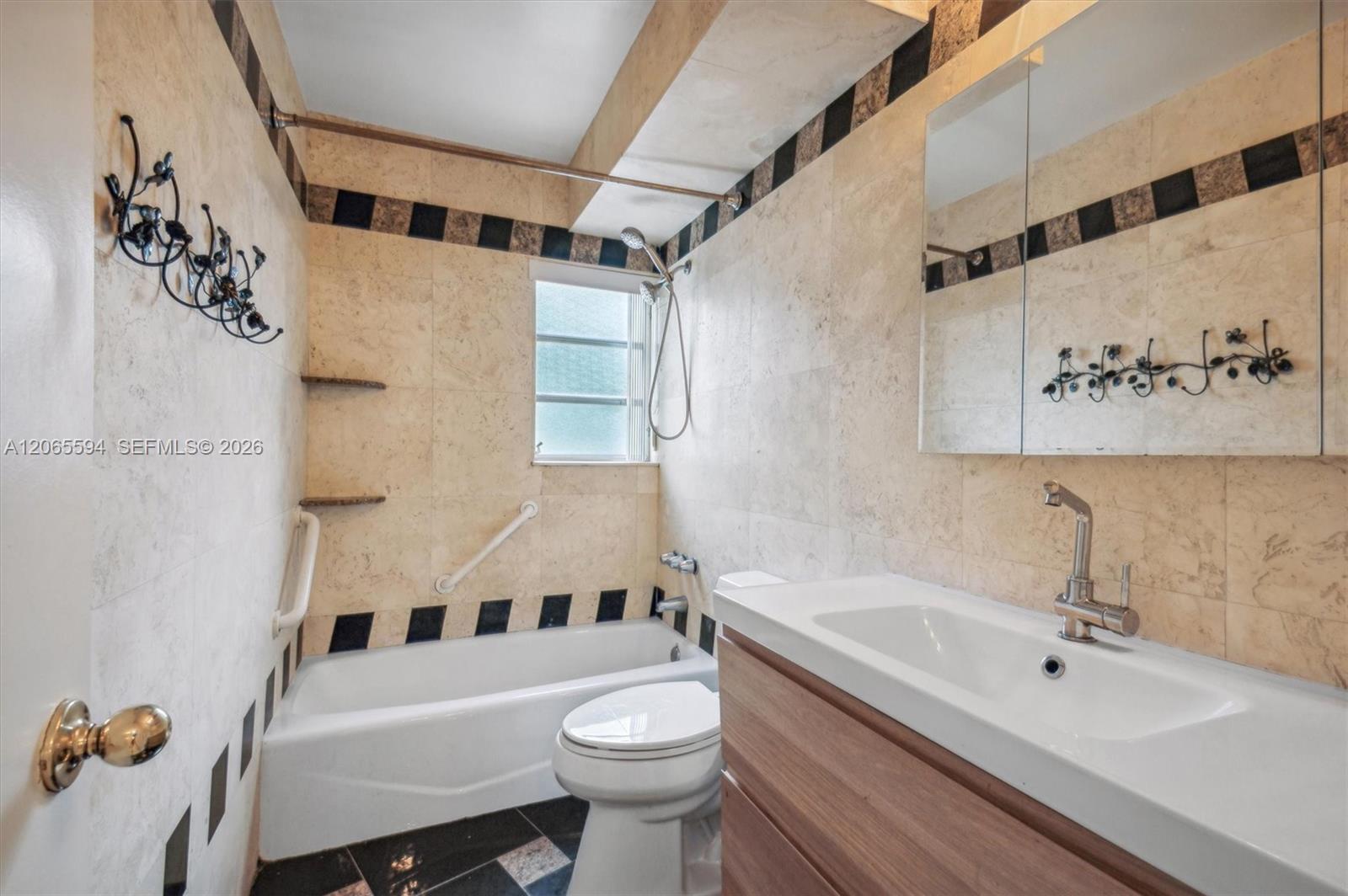 Photo of 619 14th Ave  #101, Hallandale Beach, Florida, 33009 - Master Bathroom