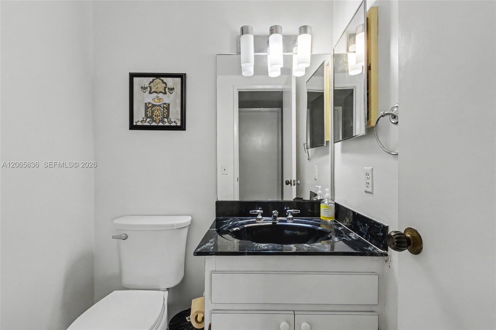 See details 405 1 / 2 844 sq. ft. $ 2026-08-05 0 Photo