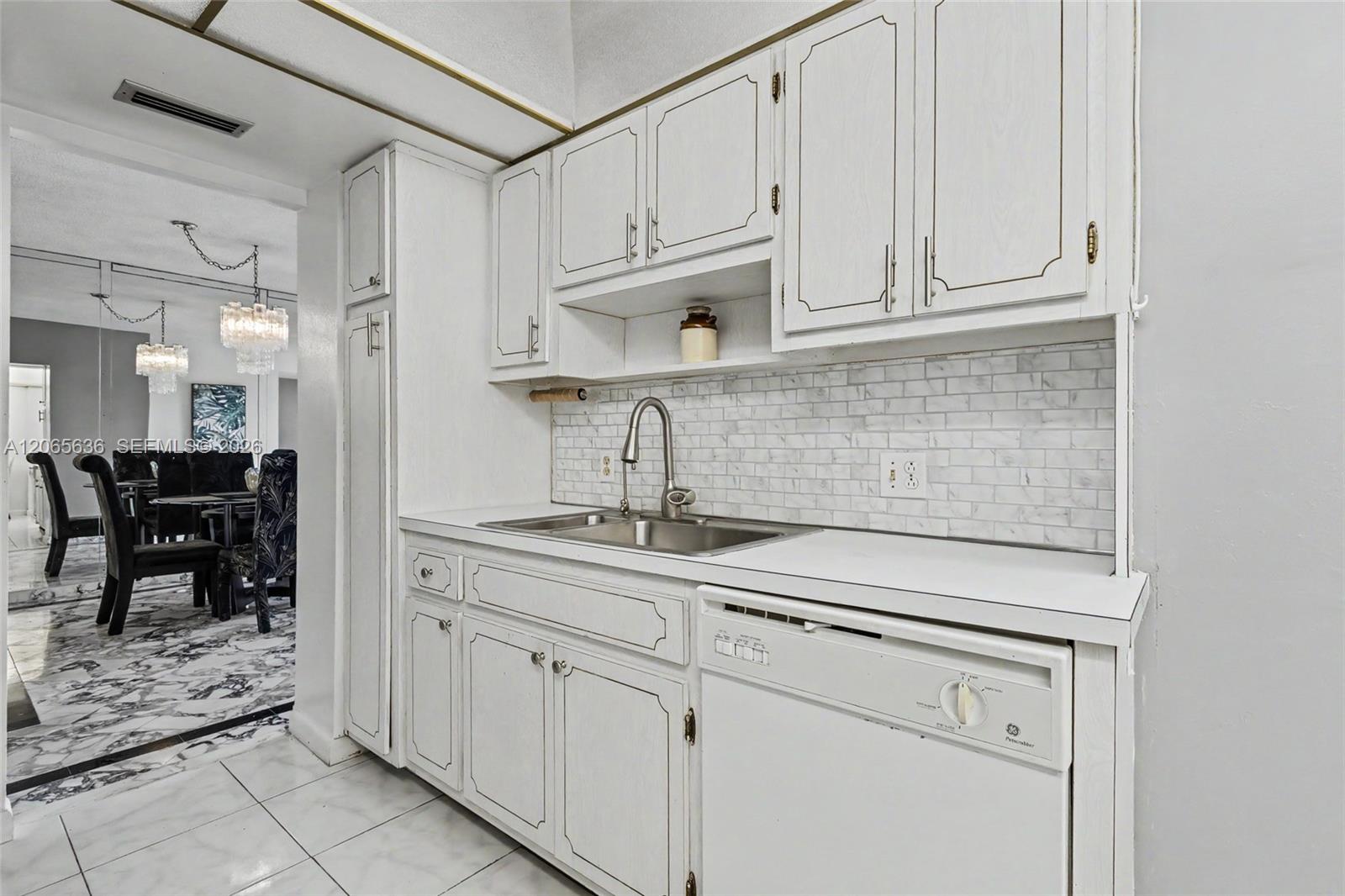 See details 405 1 / 2 844 sq. ft. $ 2026-08-05 0 Photo