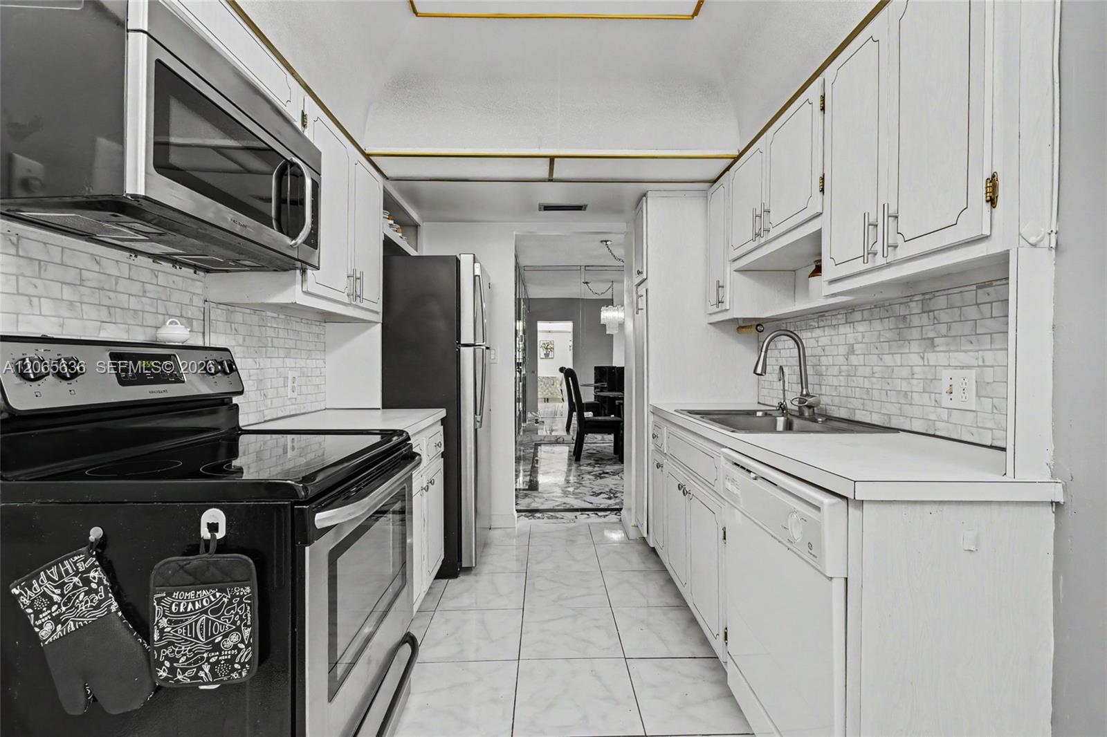 See details 405 1 / 2 844 sq. ft. $ 2026-08-05 0 Photo