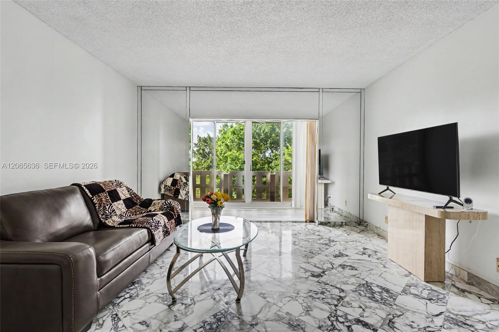See details 405 1 / 2 844 sq. ft. $ 2026-08-05 0 Photo