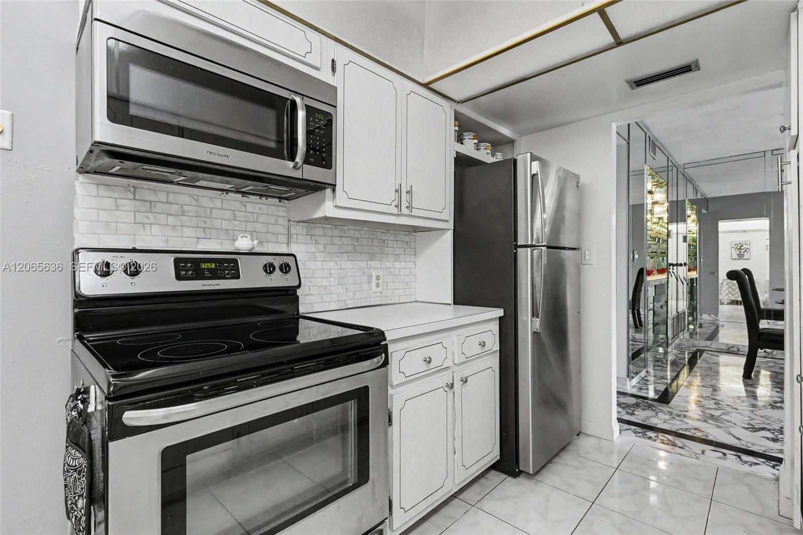 See details 405 1 / 2 844 sq. ft. $ 2026-08-05 0 Photo