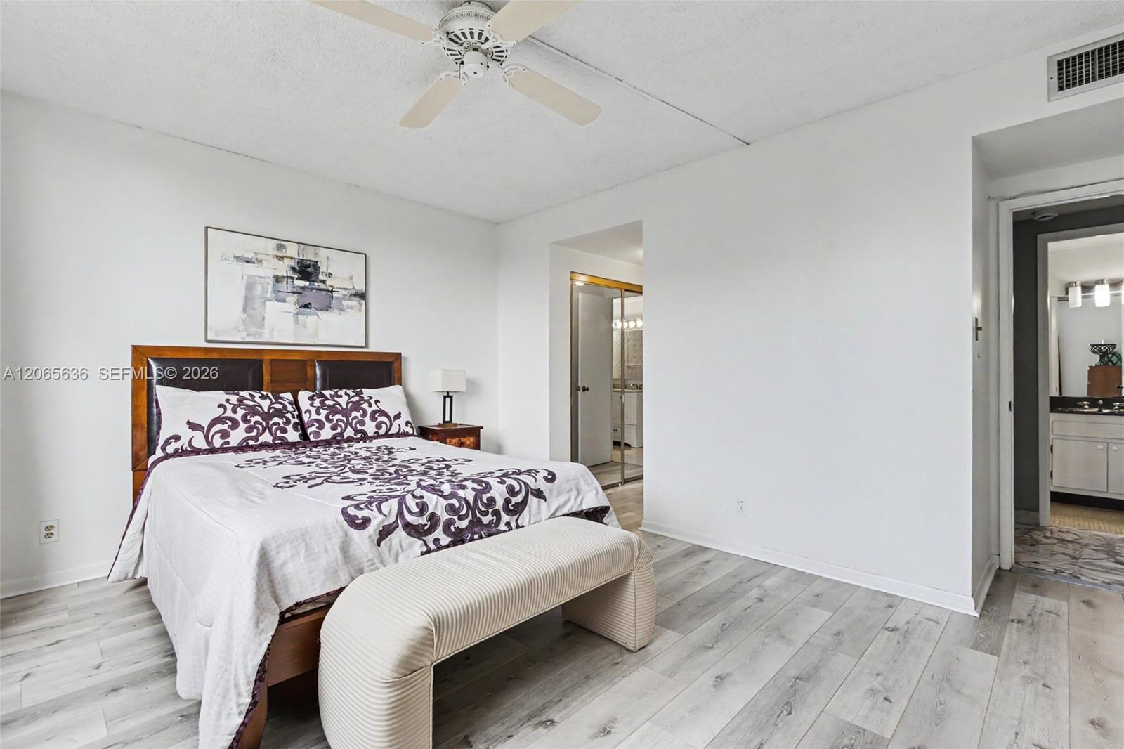 See details 405 1 / 2 844 sq. ft. $ 2026-08-05 0 Photo