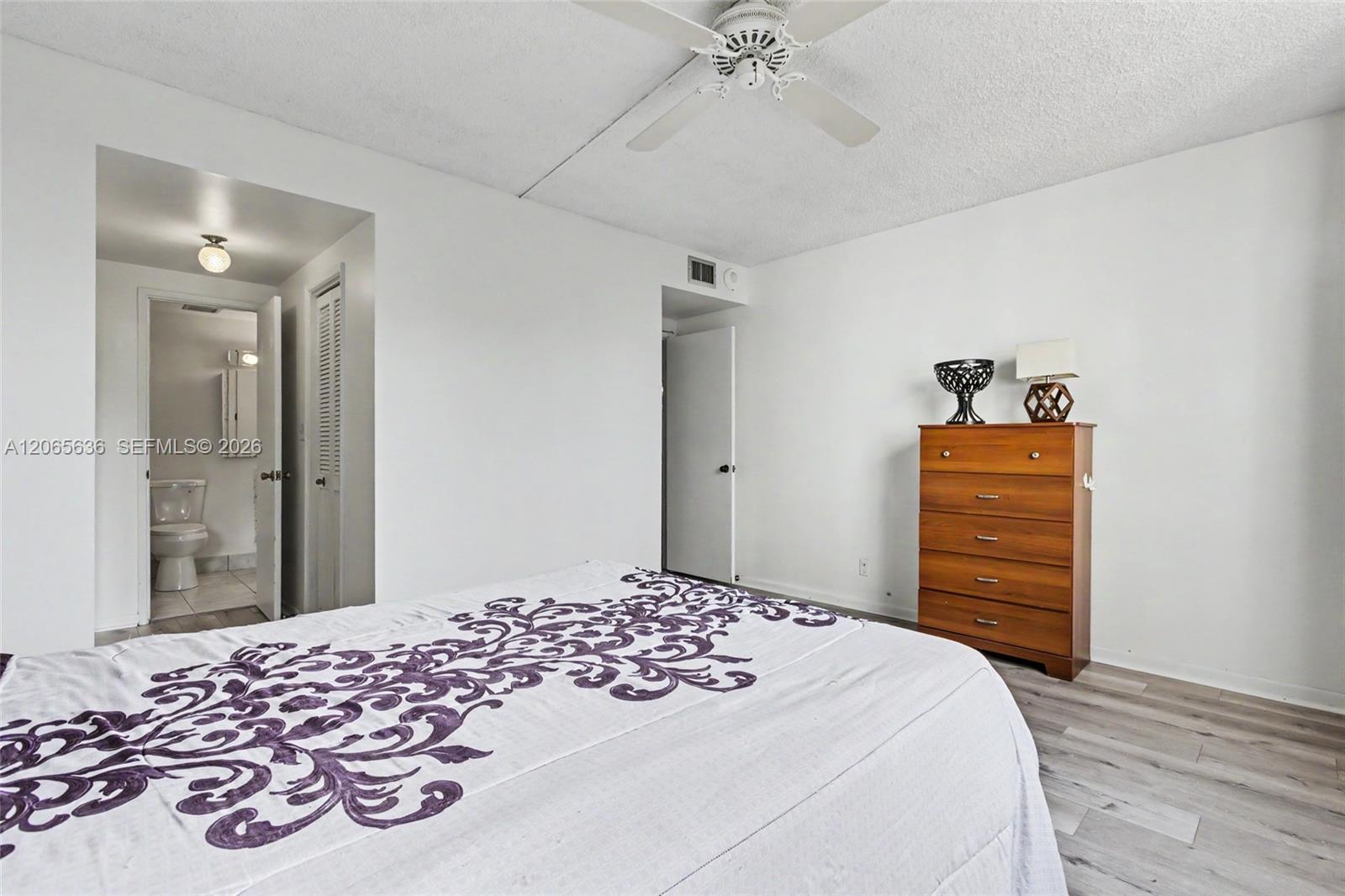 See details 405 1 / 2 844 sq. ft. $ 2026-08-05 0 Photo
