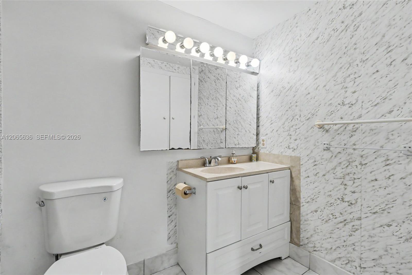 See details 405 1 / 2 844 sq. ft. $ 2026-08-05 0 Photo