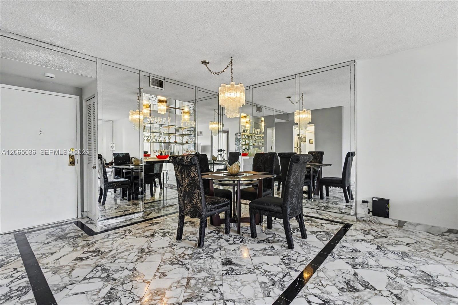 See details 405 1 / 2 844 sq. ft. $ 2026-08-05 0 Photo
