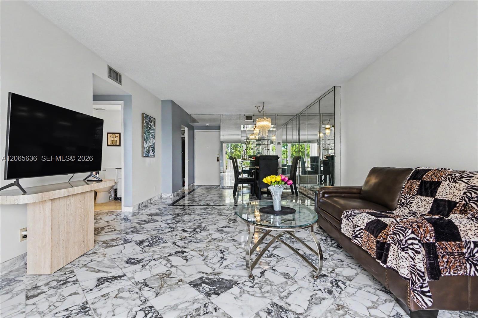 See details 405 1 / 2 844 sq. ft. $ 2026-08-05 0 Photo