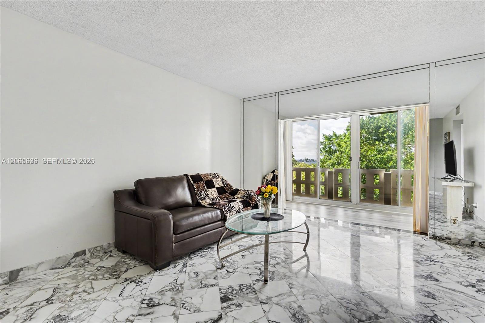 See details 405 1 / 2 844 sq. ft. $ 2026-08-05 0 Photo
