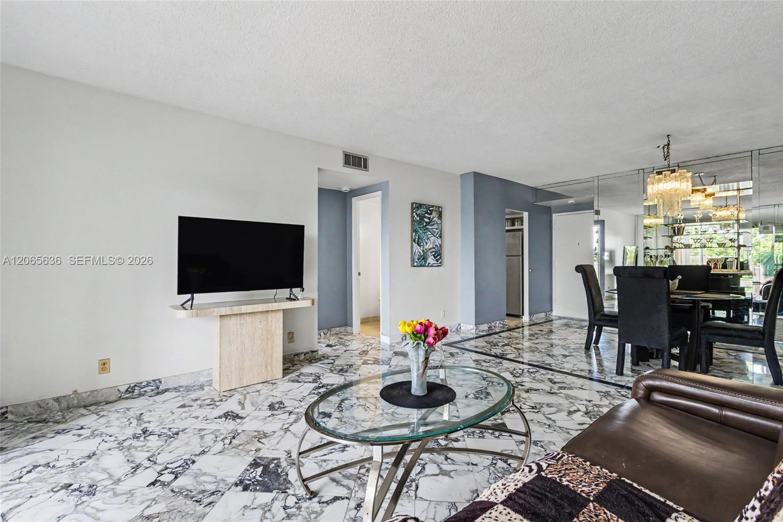 See details 405 1 / 2 844 sq. ft. $ 2026-08-05 0 Photo
