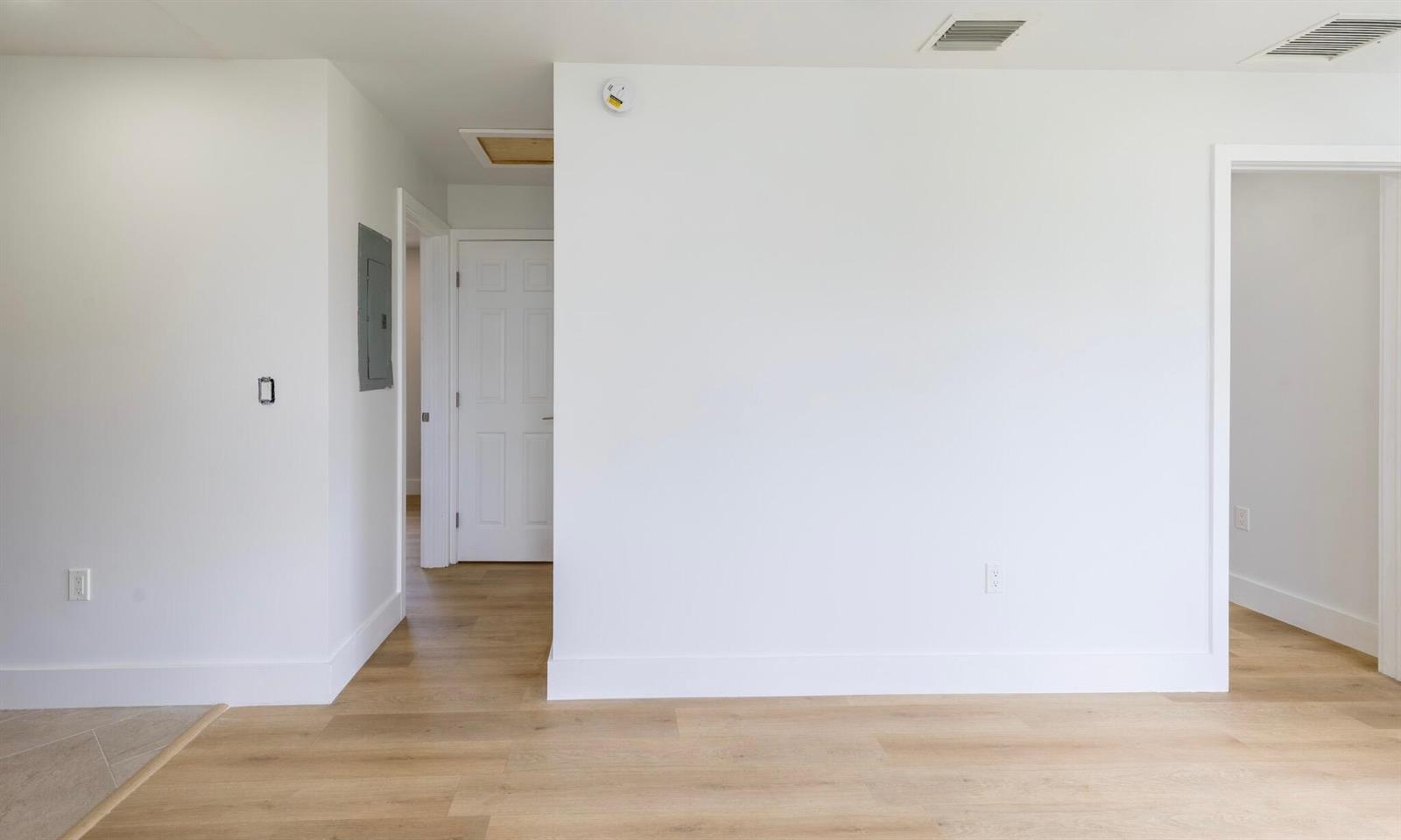   / 0 1744 sq. ft. $ 2026-08-06 0 foto