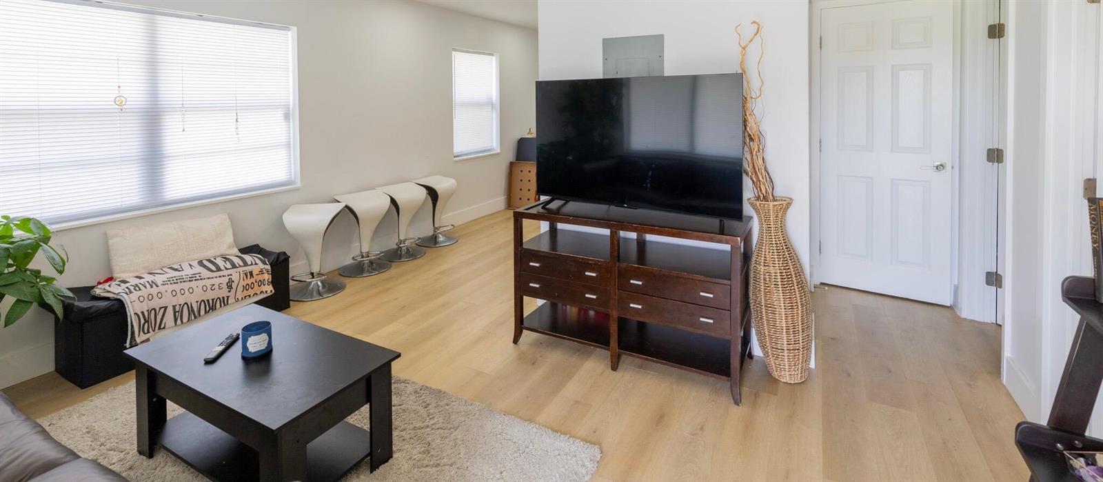   / 0 1744 sq. ft. $ 2026-08-06 0 foto
