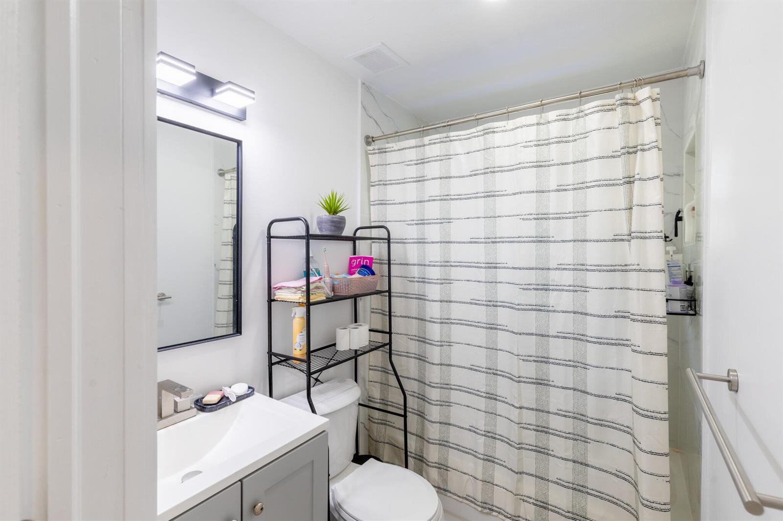   / 0 1744 sq. ft. $ 2026-08-06 0 foto