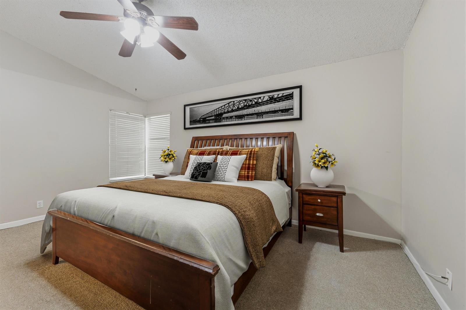 49 3 / 2 1382 sq. ft. $ 2026-08-20 0 Photo