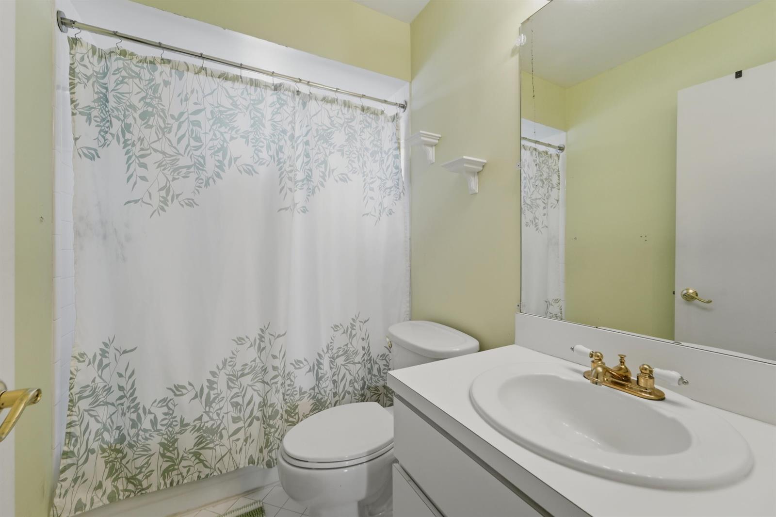 49 3 / 2 1382 sq. ft. $ 2026-08-20 0 Photo