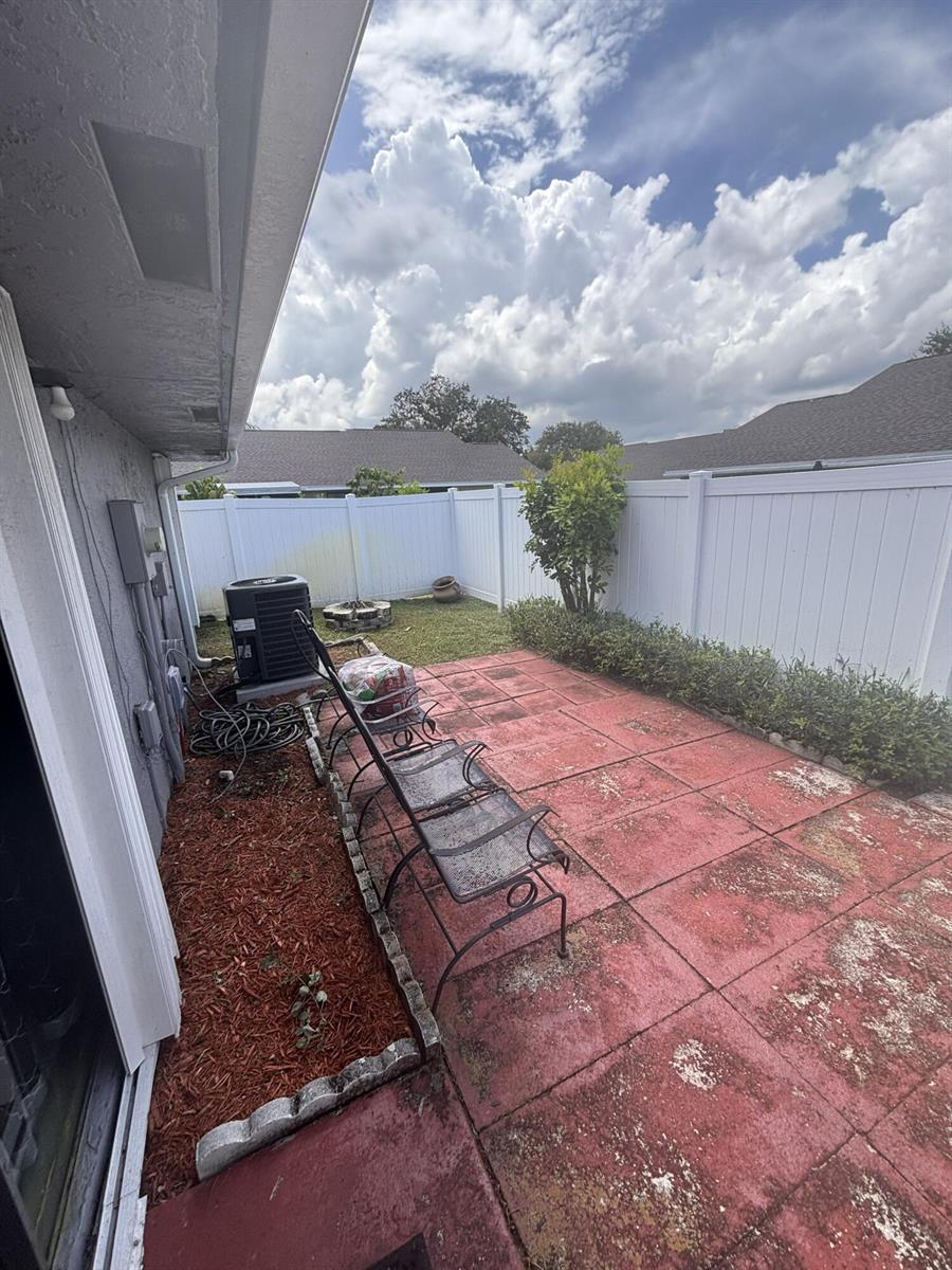 See details 49 3 / 2 1382 sq. ft. $ 2026-08-06 0 Photo