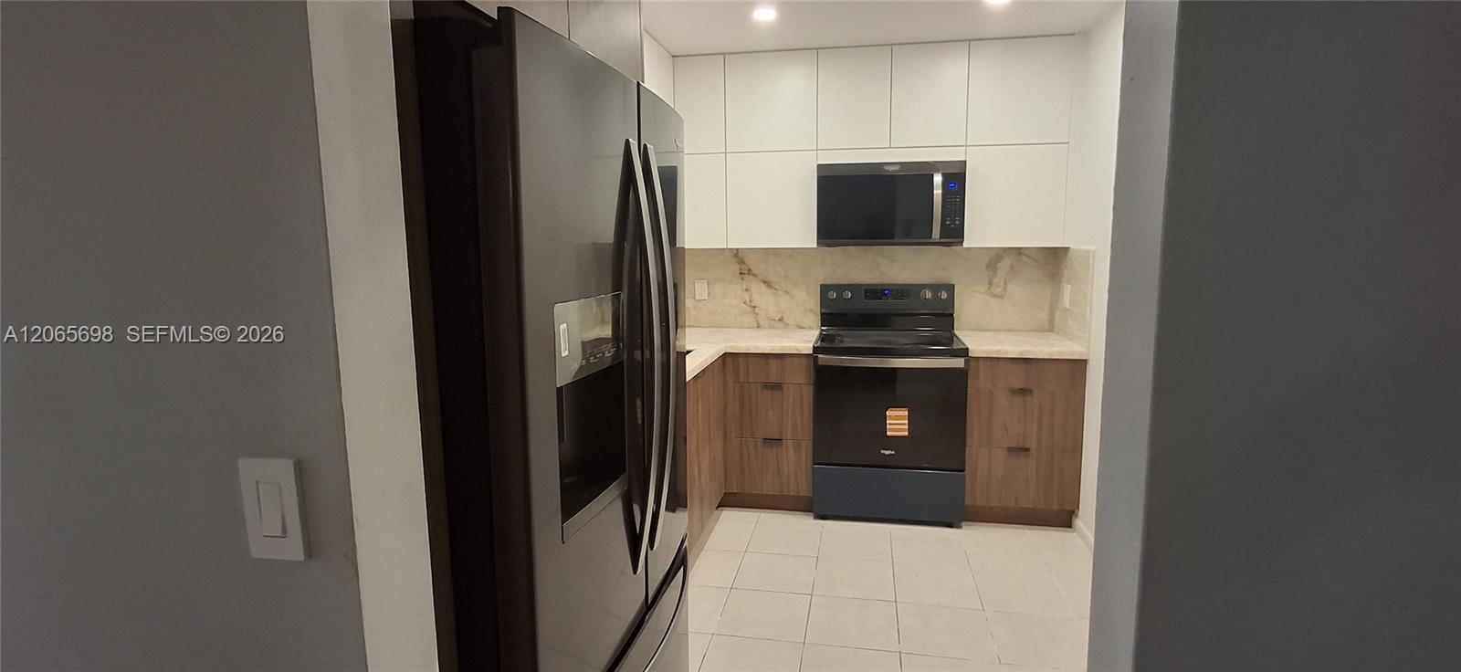 311 1 / 2 830 sq. ft. $ 2026-08-05 0 foto