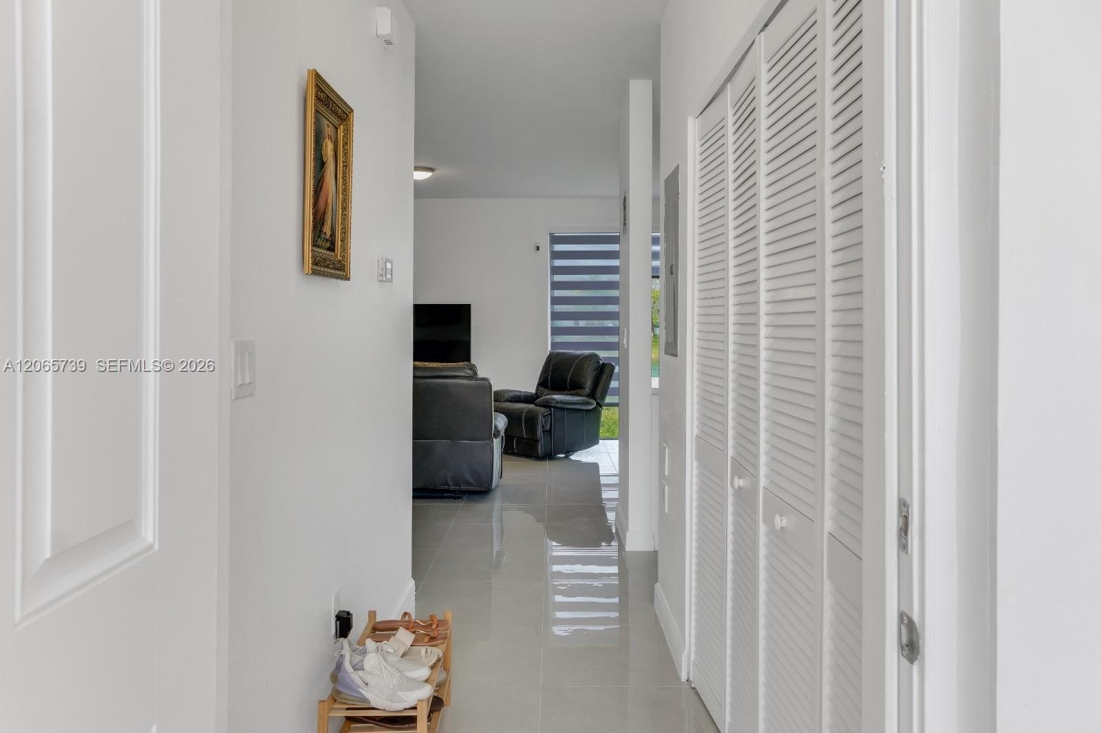 See details 7 3 / 2 1151 sq. ft. $ 2026-08-05 0 Photo