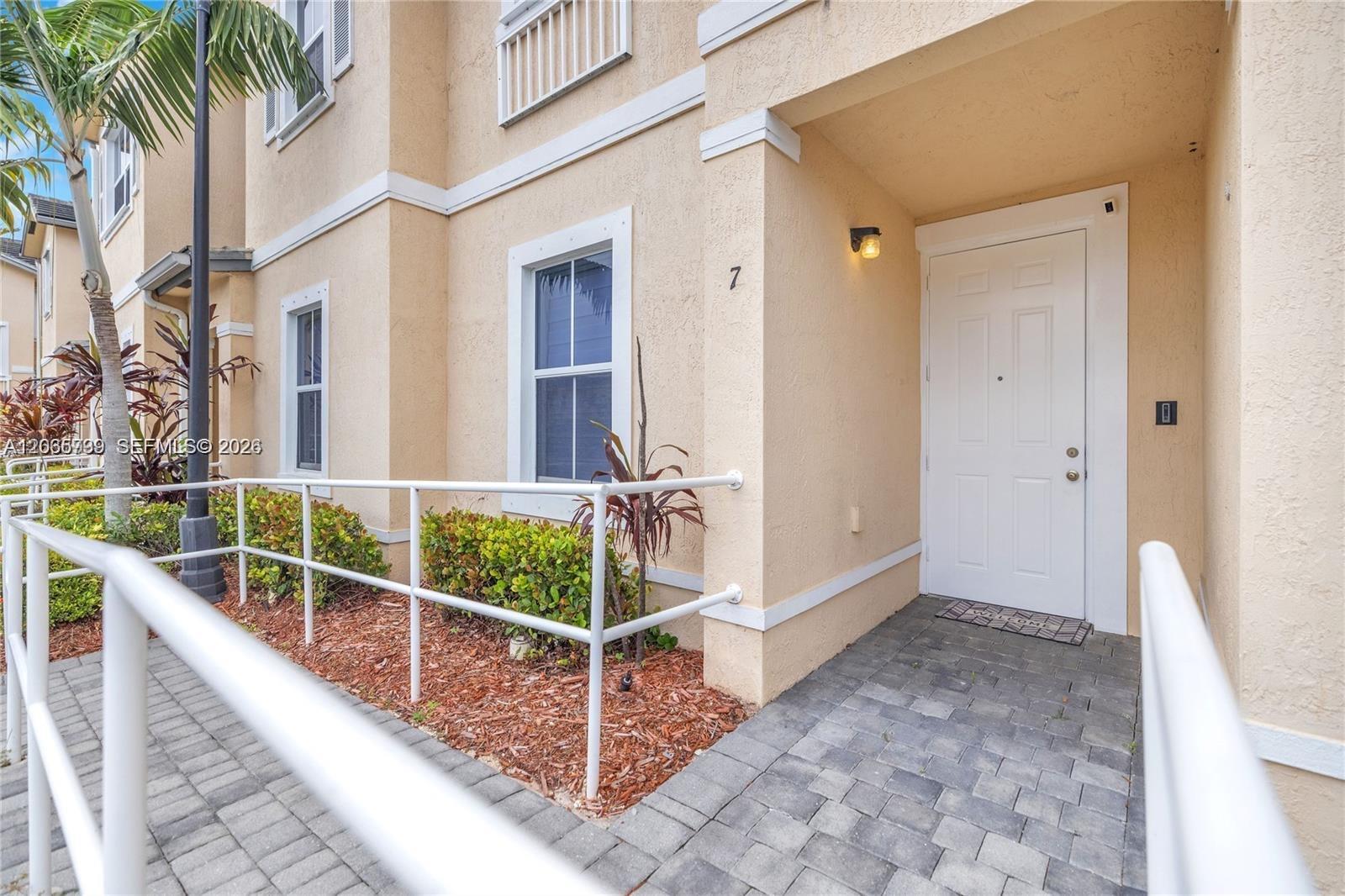 See details 7 3 / 2 1151 sq. ft. $ 2026-08-05 0 Photo