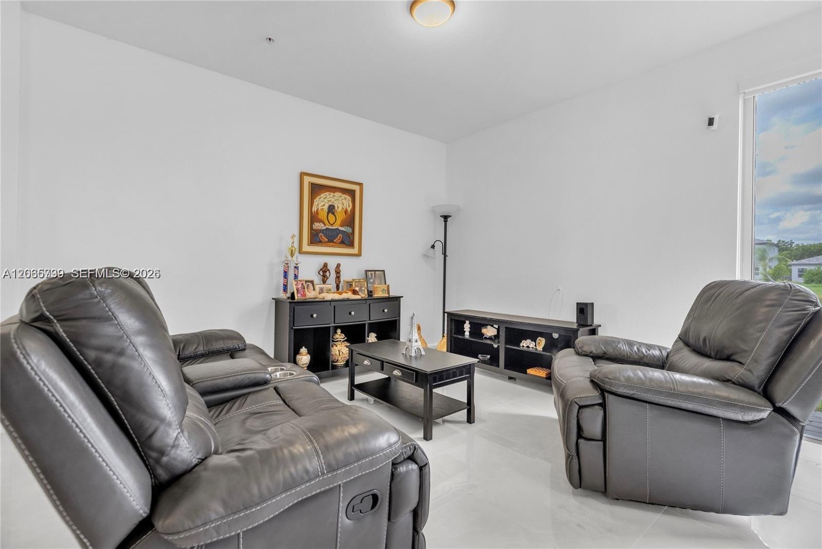 See details 7 3 / 2 1151 sq. ft. $ 2026-08-05 0 Photo