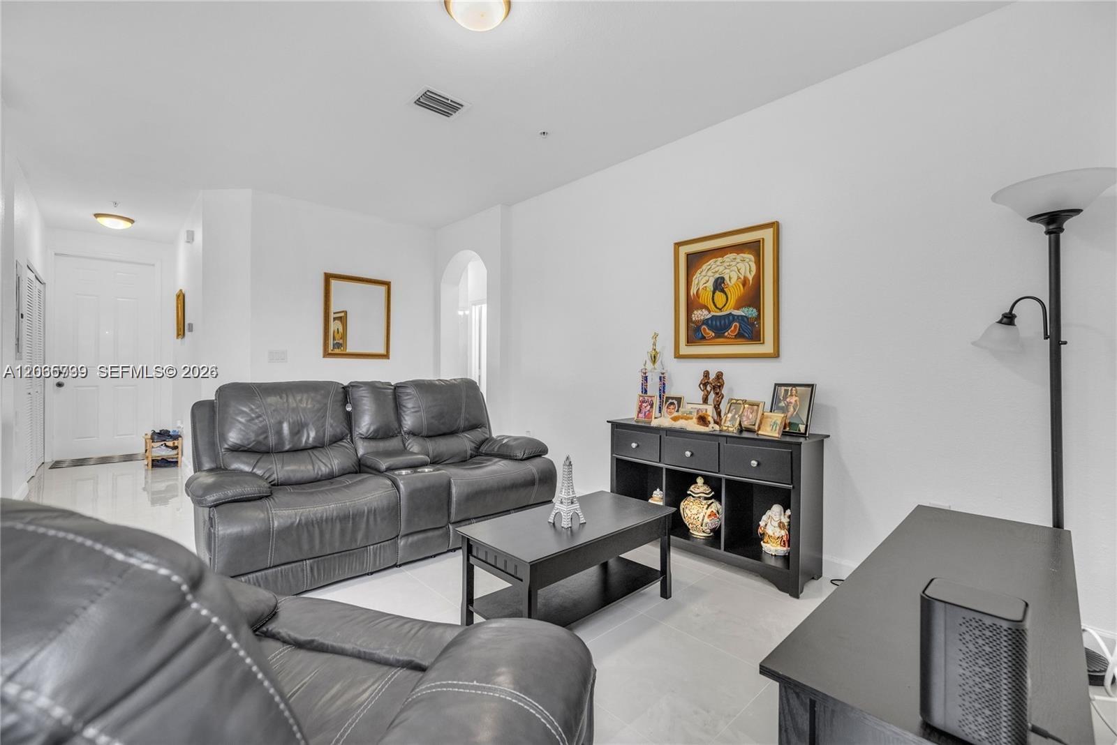 See details 7 3 / 2 1151 sq. ft. $ 2026-08-05 0 Photo