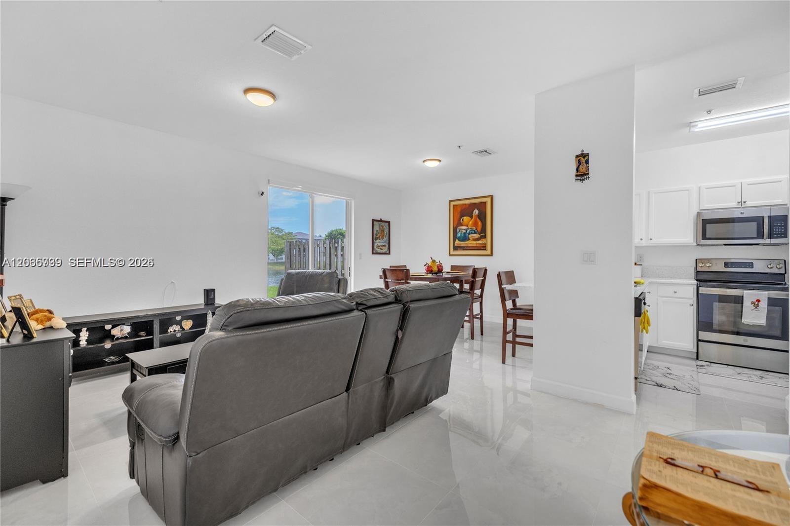 See details 7 3 / 2 1151 sq. ft. $ 2026-08-05 0 Photo
