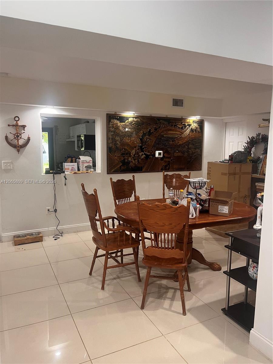 See details 29045 3 / 3 970 sq. ft. $ 2026-10-16 0 Photo