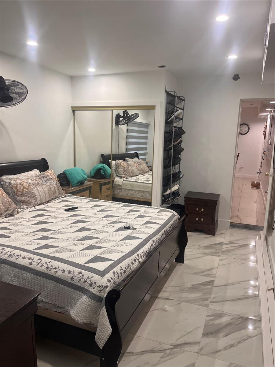 See details 29045 3 / 3 970 sq. ft. $ 2026-10-16 0 Photo