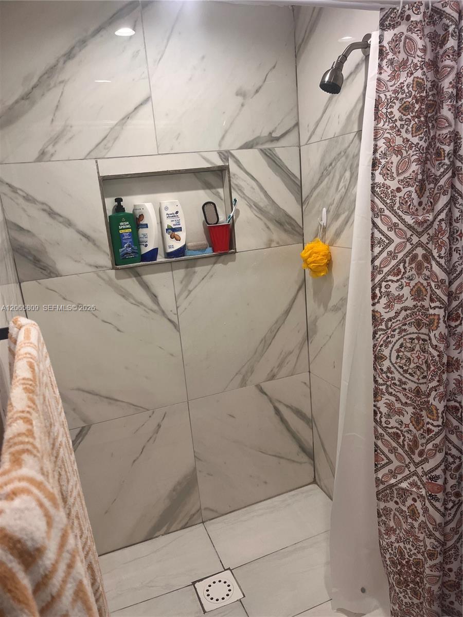 See details 29045 3 / 3 970 sq. ft. $ 2026-10-16 0 Photo