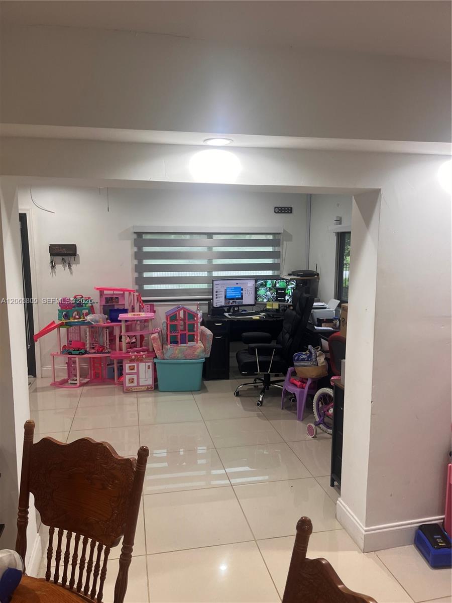 See details 29045 3 / 3 970 sq. ft. $ 2026-10-16 0 Photo