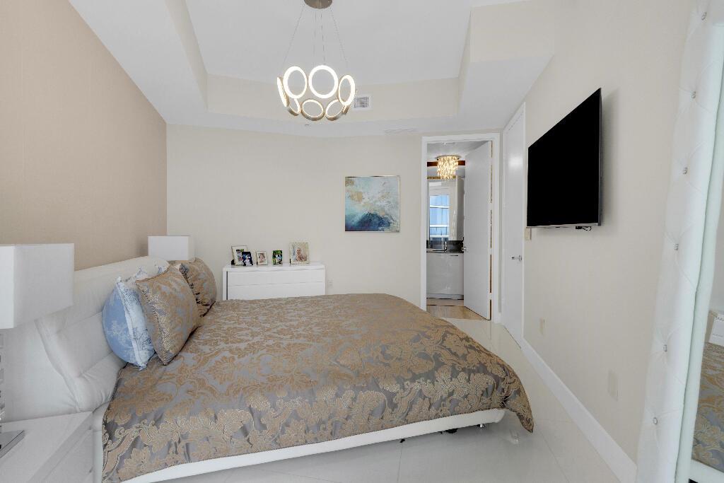 See details 2207 2 / 3 2084 sq. ft. $ 2026-08-06 0 Photo