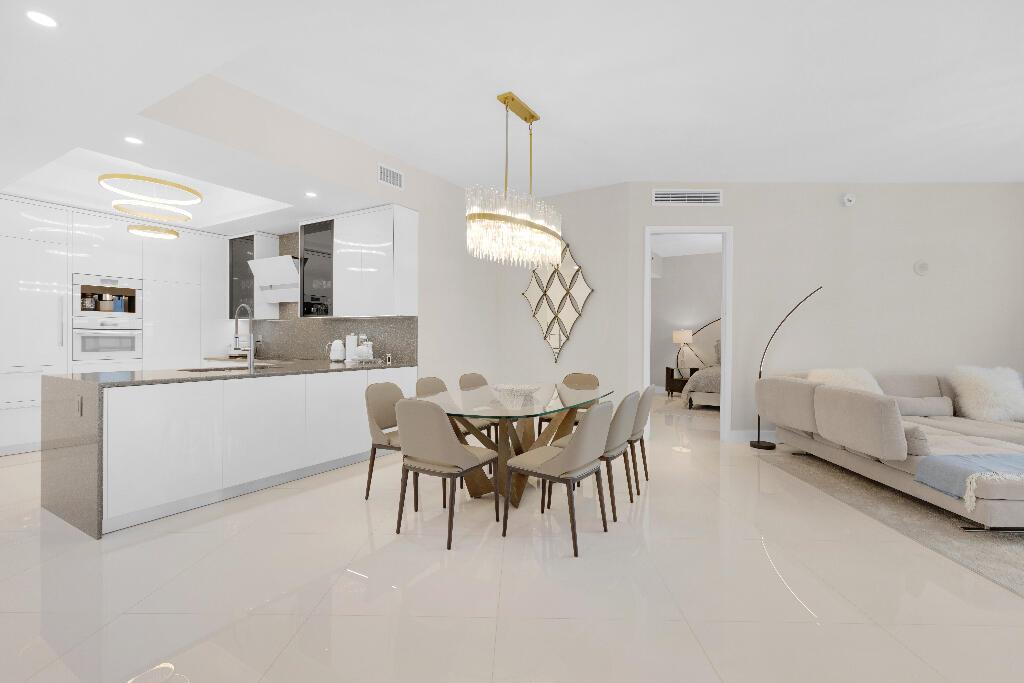 See details 2207 2 / 3 2084 sq. ft. $ 2026-08-06 0 Photo