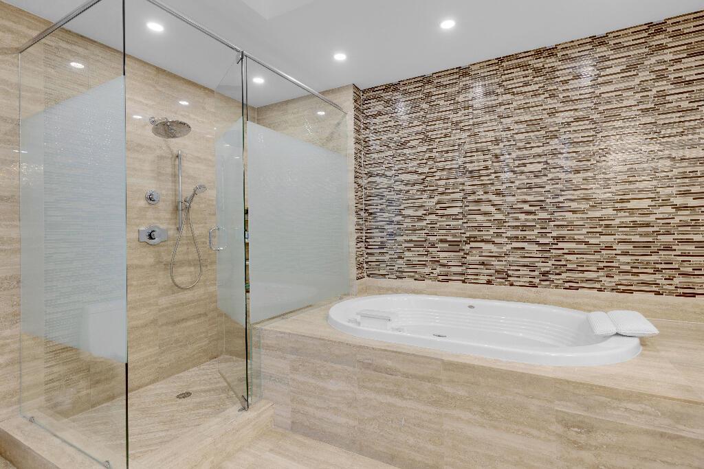 See details 2207 2 / 3 2084 sq. ft. $ 2026-08-06 0 Photo