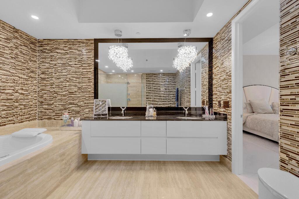 See details 2207 2 / 3 2084 sq. ft. $ 2026-08-06 0 Photo