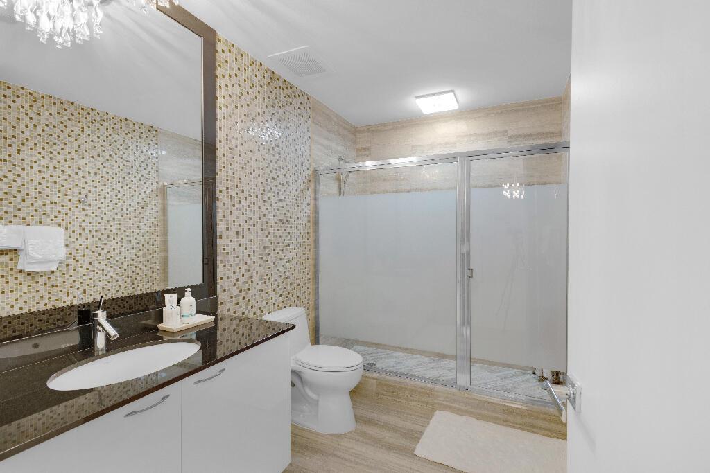 See details 2207 2 / 3 2084 sq. ft. $ 2026-08-06 0 Photo