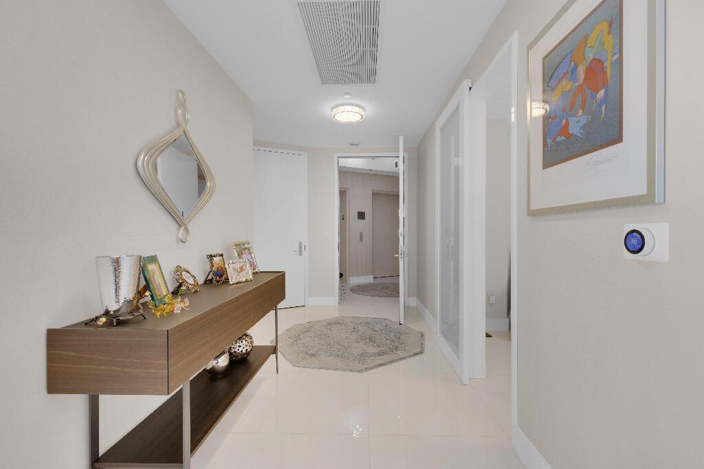 See details 2207 2 / 3 2084 sq. ft. $ 2026-08-06 0 Photo