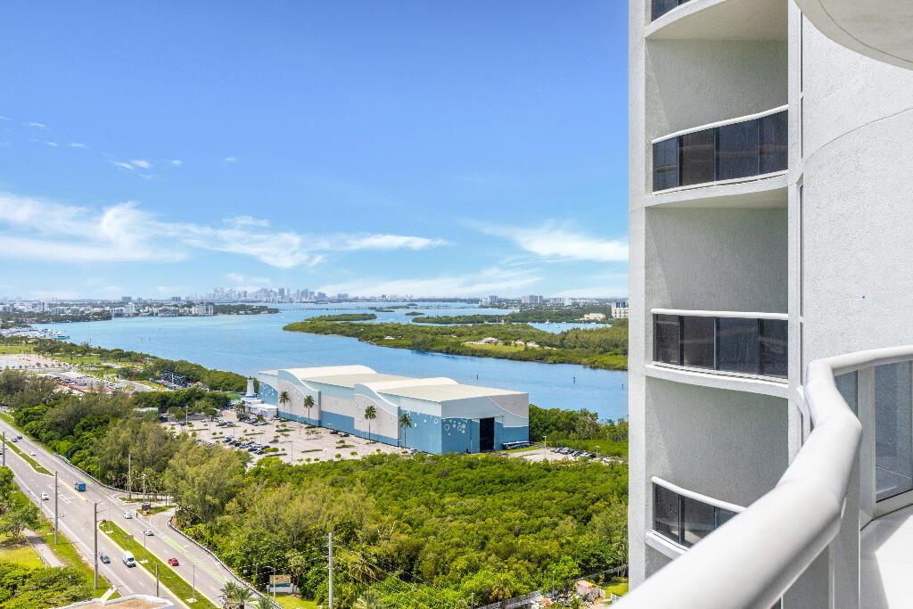 See details 2207 2 / 3 2084 sq. ft. $ 2026-08-06 0 Photo