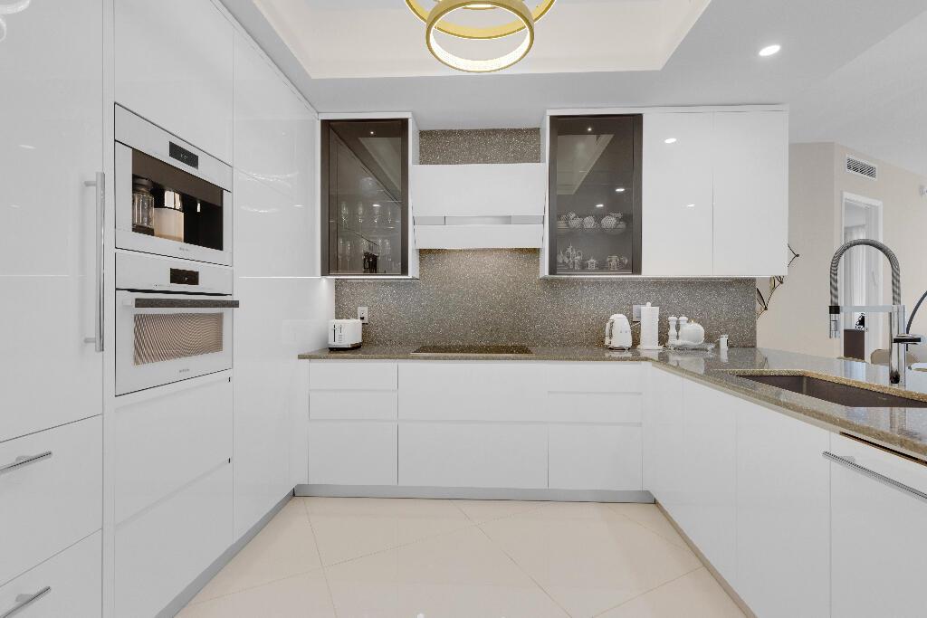 See details 2207 2 / 3 2084 sq. ft. $ 2026-08-06 0 Photo