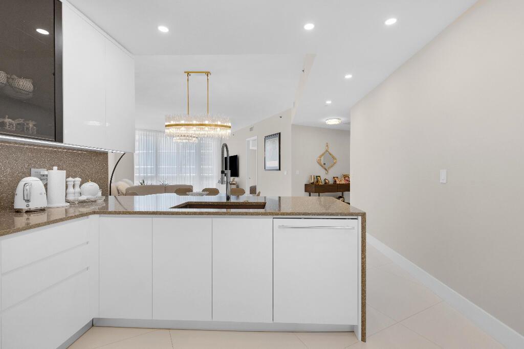 See details 2207 2 / 3 2084 sq. ft. $ 2026-08-06 0 Photo
