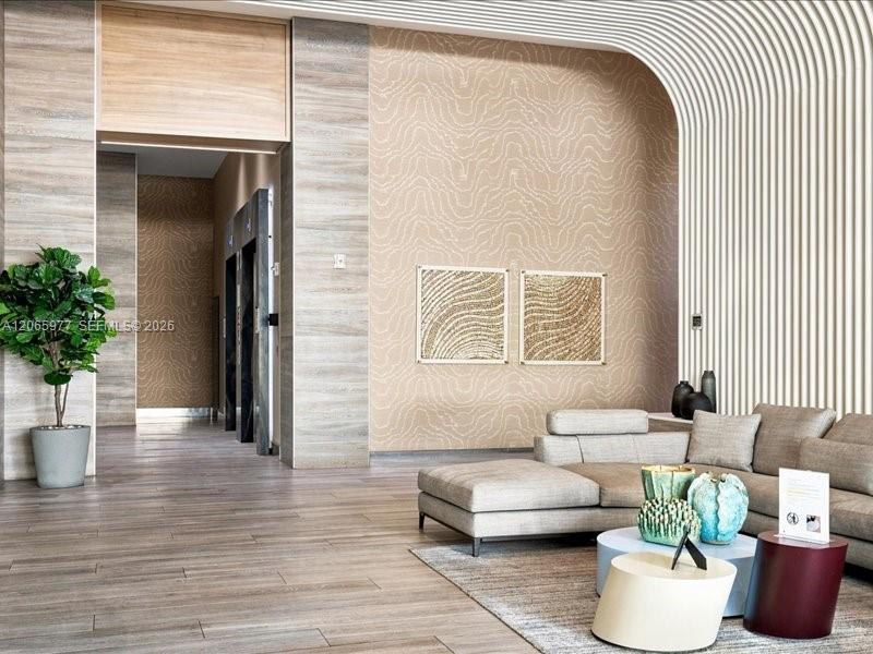 Ver detalles 801 / sq. ft. $ 2026-08-05 0 foto