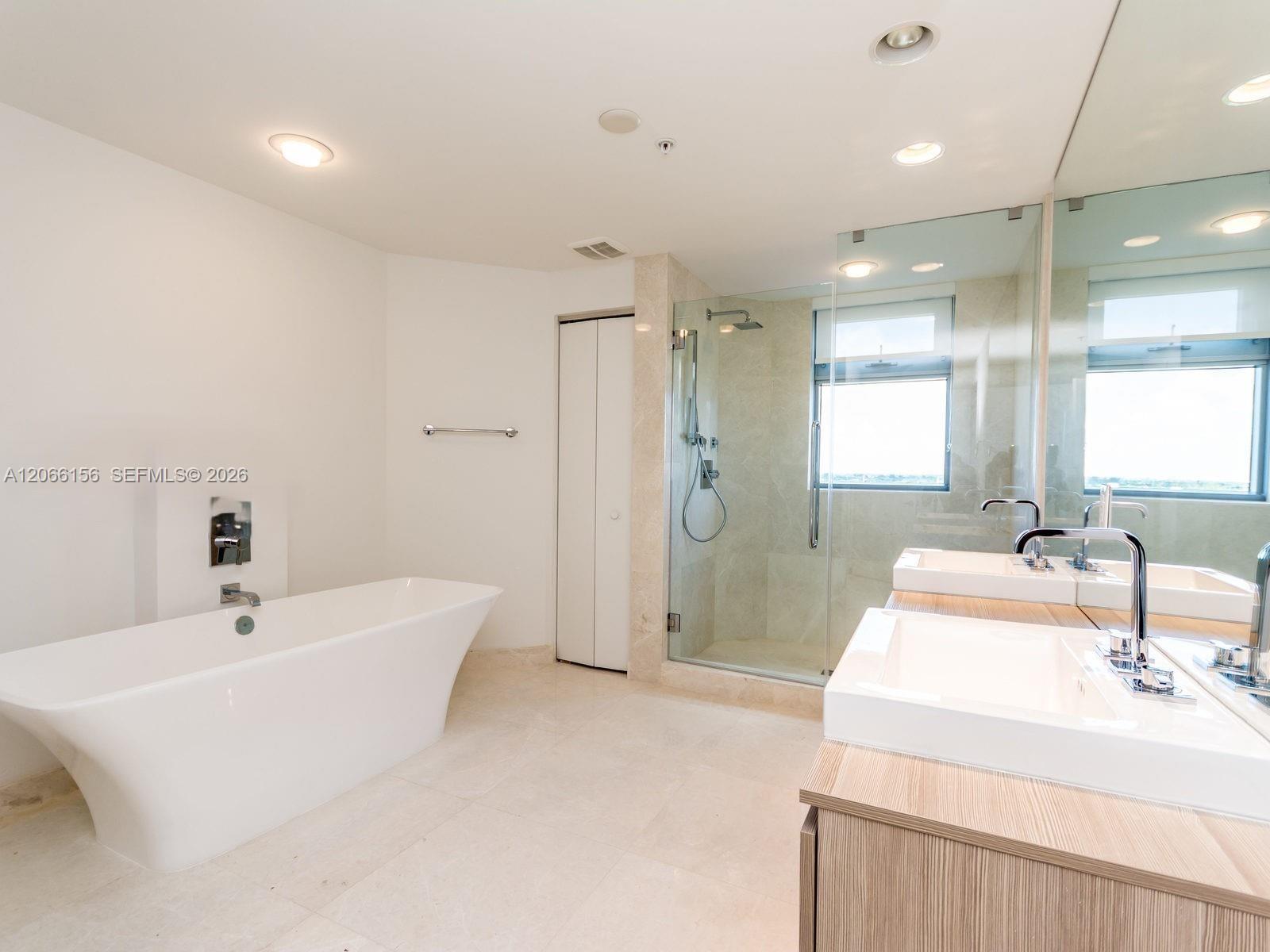 Photo of 17301 Biscayne Blvd #1004, North Miami Beach, Florida, 33160 -