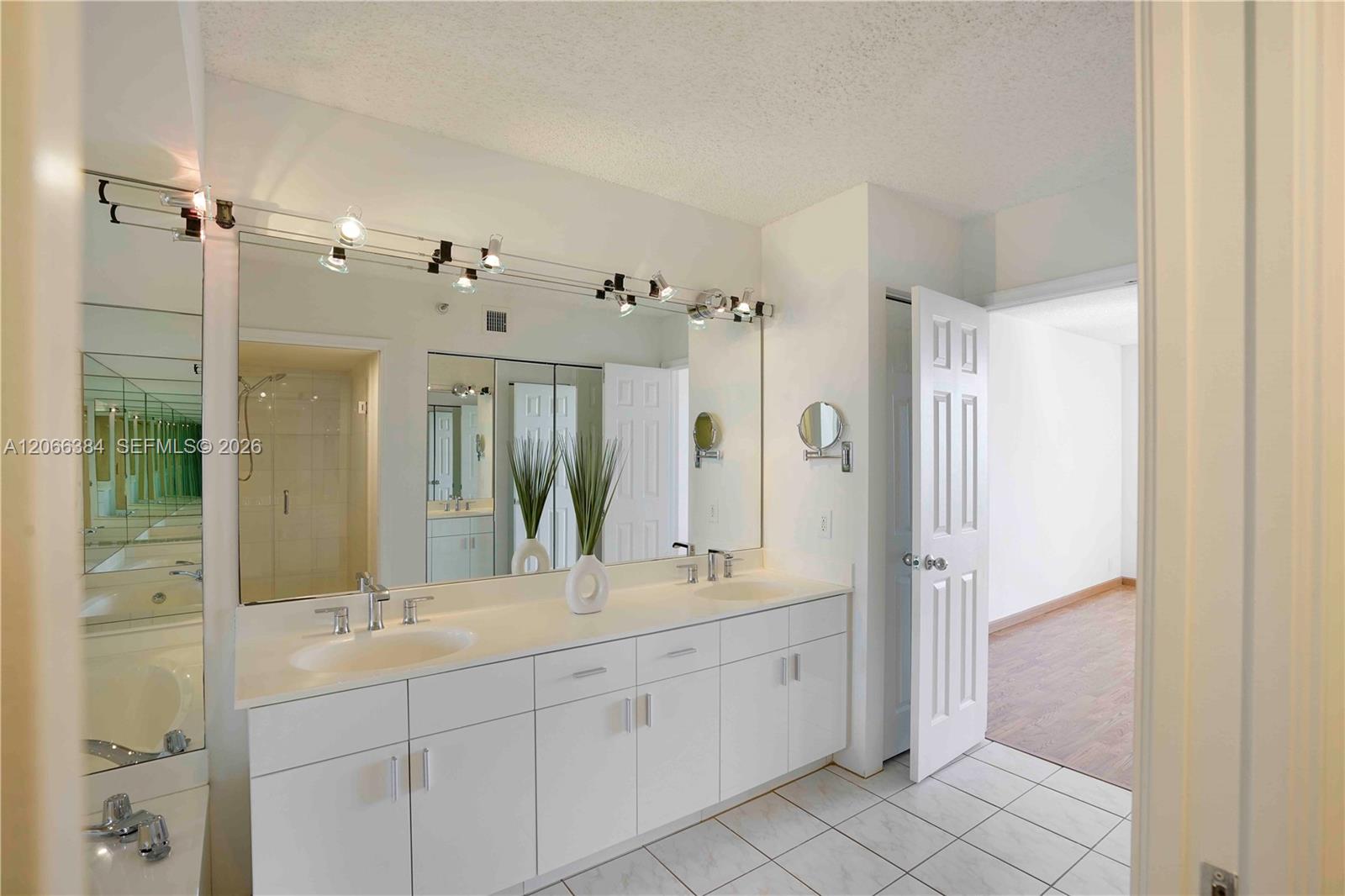 Photo of 3530 Mystic Pointe Dr  #3214, Aventura, Florida, 33180 - 