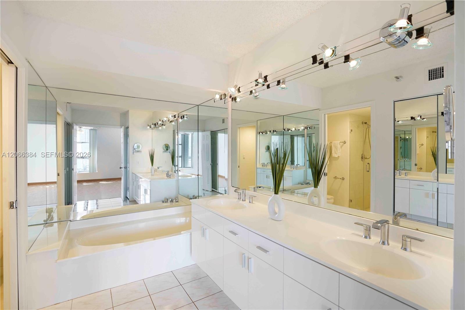 Photo of 3530 Mystic Pointe Dr  #3214, Aventura, Florida, 33180 - 