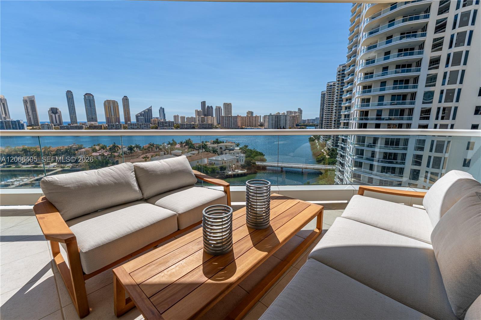 1402 3 / 4 2770 sq. ft. $ 2026-08-06 0 foto