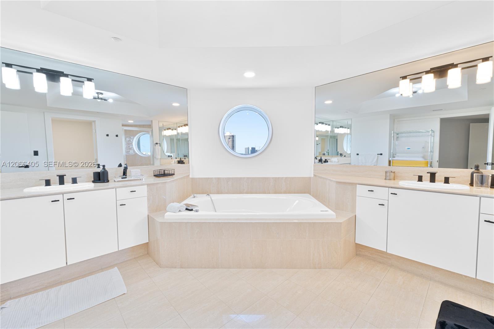 1402 3 / 4 2770 sq. ft. $ 2026-08-06 0 foto